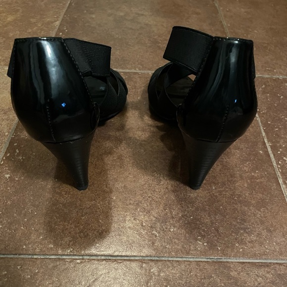 Vaneli Tara Black 3” Heel Sandal - Size 8 - Picture 5 of 7